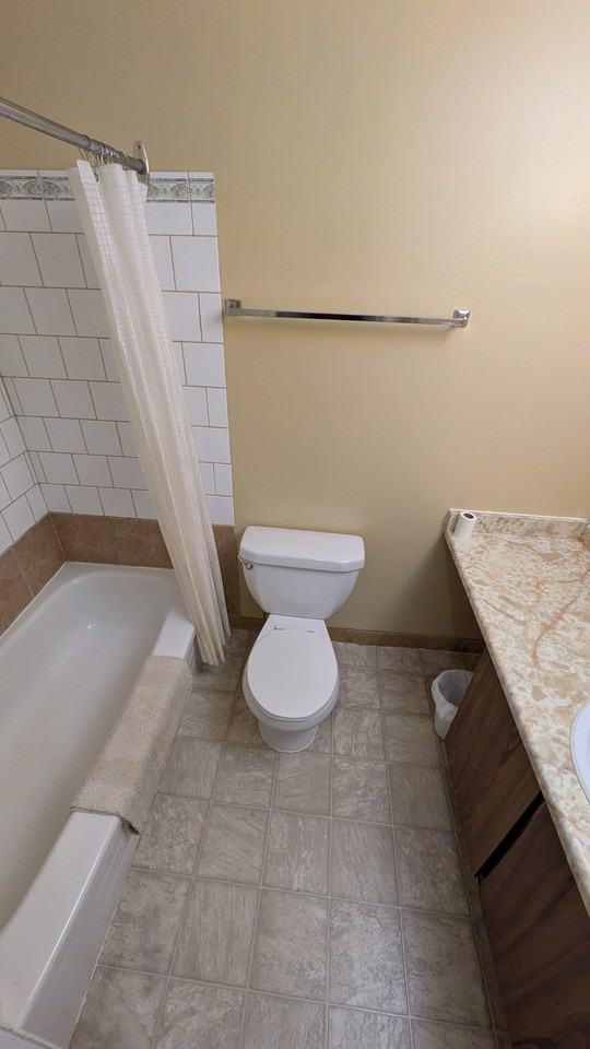 4621 50th Avenue Northeast #101 - Photo 5 of 13