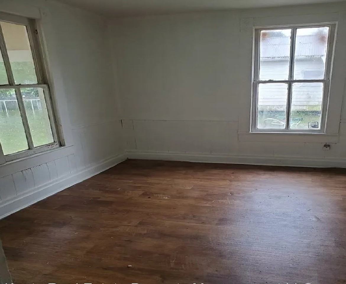 703 6th St #1 - Photo 2 of 5