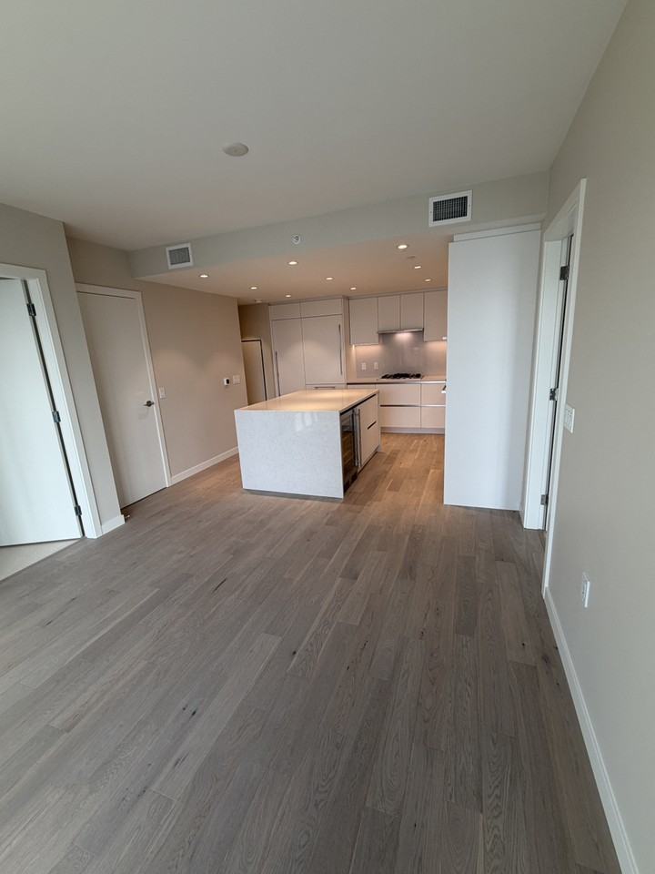 485 W 42nd Ave - Photo 2 of 14
