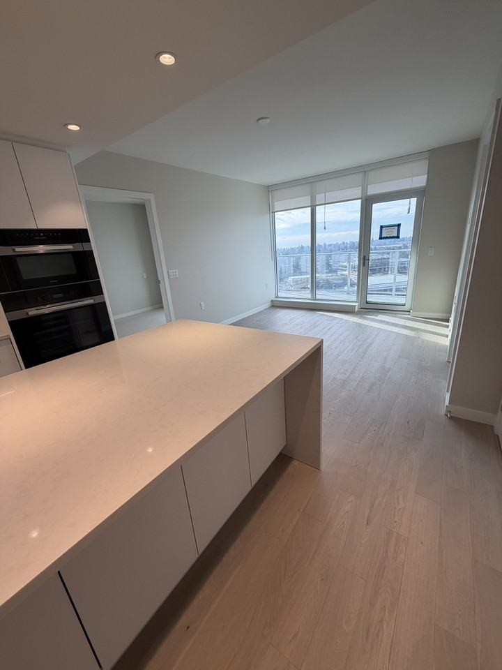 485 W 42nd Ave - Photo 3 of 14
