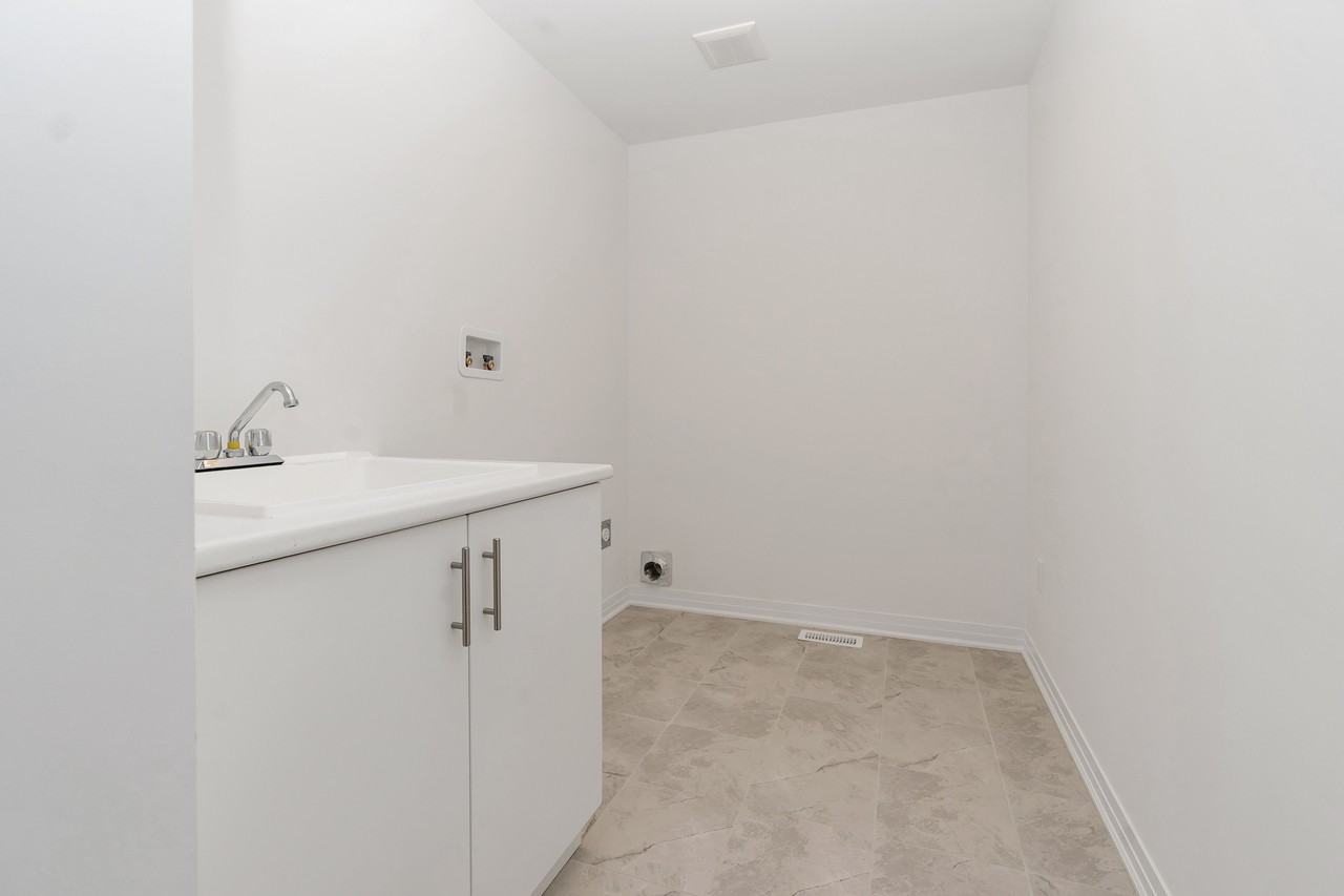 Hepburn Place - Photo 4 of 31