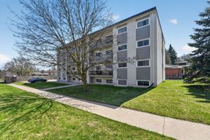 featured image of 81 Kenwood Dr