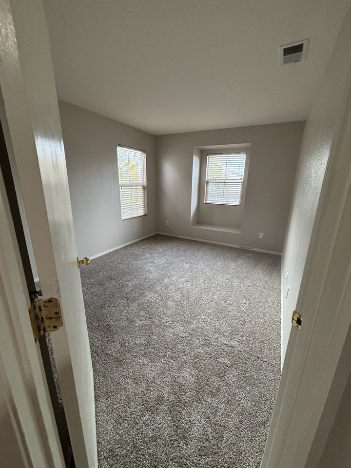 3196 Puffin Circle - Photo 4 of 8