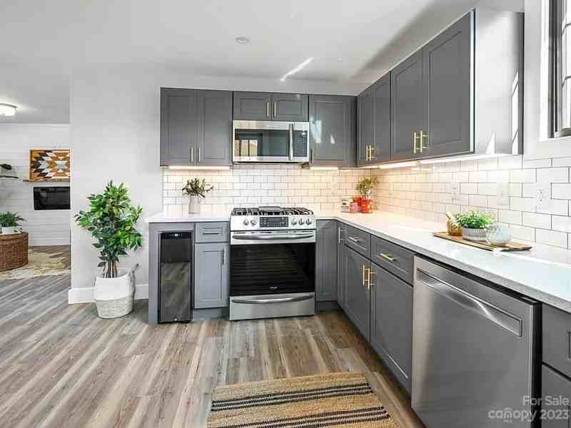 1016 Patton St - Photo 7 of 20