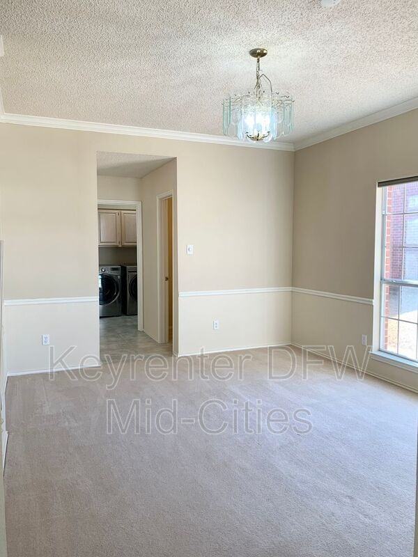 2320 Kittyhawk Dr - Photo 4 of 28