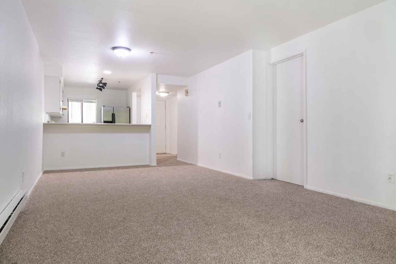 25131 98th Place South - Photo 4 of 12
