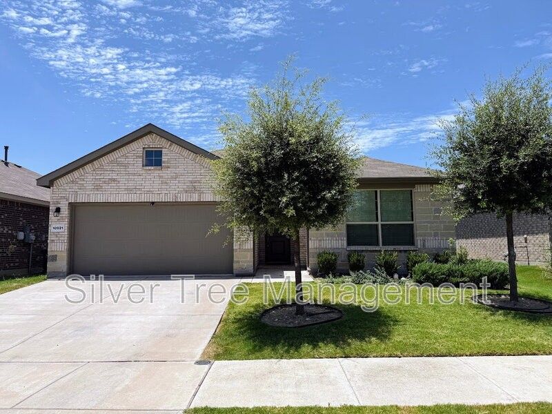 10921 Rockchapel Dr - Photo 2 of 38