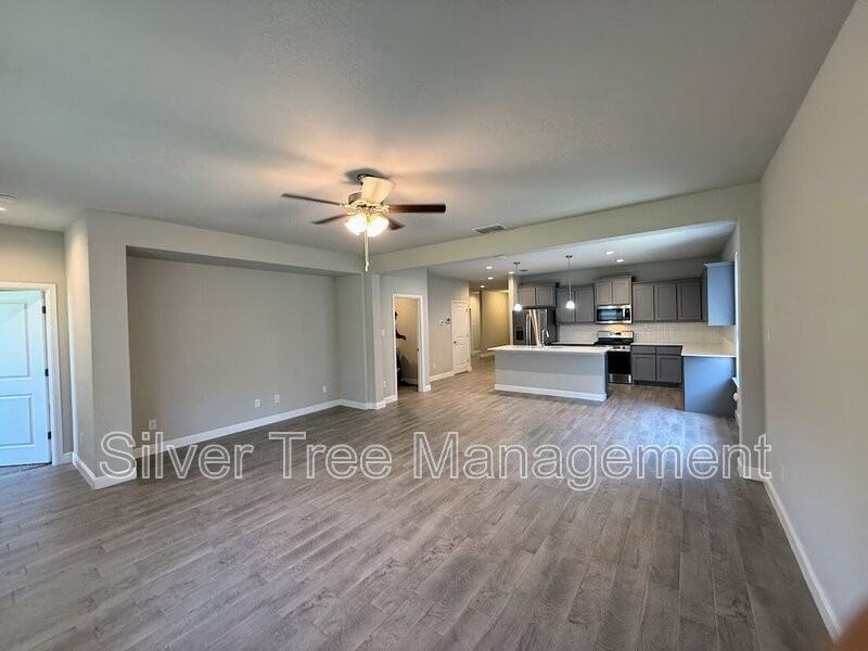 10921 Rockchapel Dr - Photo 5 of 38