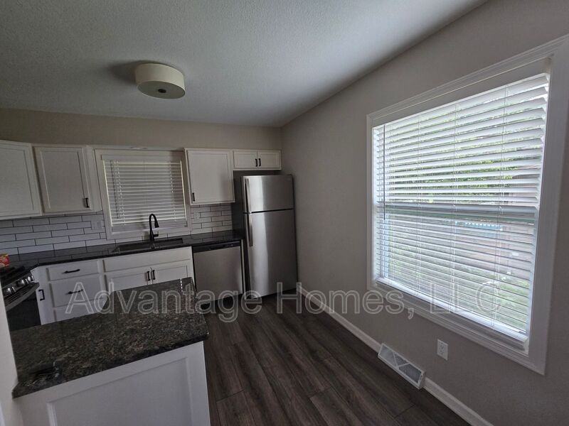 421 N Marion St - Photo 4 of 12