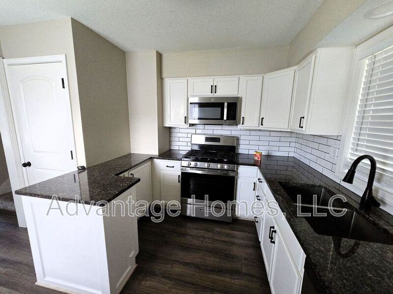 421 N Marion St - Photo 5 of 12