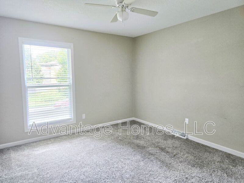 421 N Marion St - Photo 7 of 12