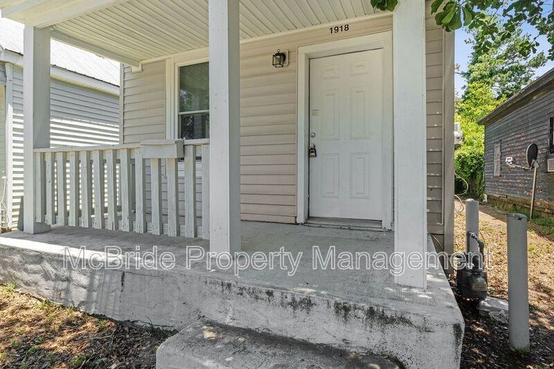 1918 Walker St - Photo 3 of 12