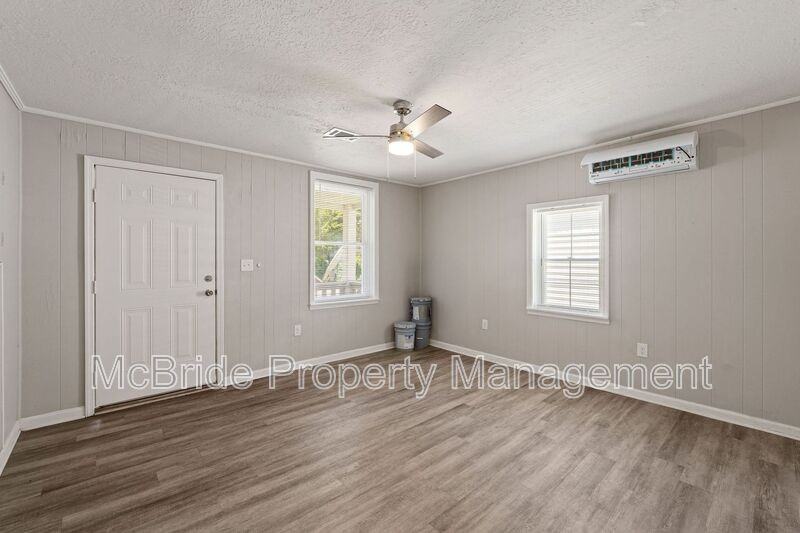 1918 Walker St - Photo 4 of 12