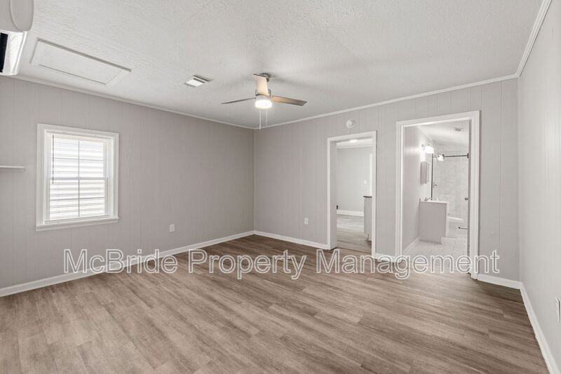 1918 Walker St - Photo 6 of 12