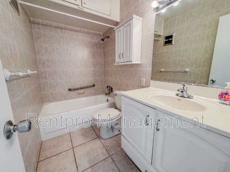771 John Ringling Blvd #F24 - Photo 6 of 18
