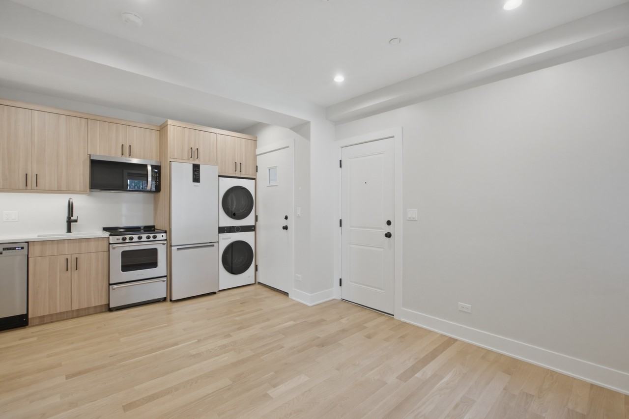 2237 North Bissell Street #3N - Photo 5 of 8