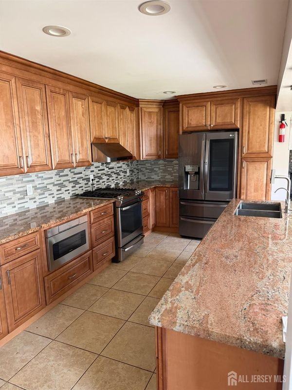 120 W Warren St - Photo 2 of 16