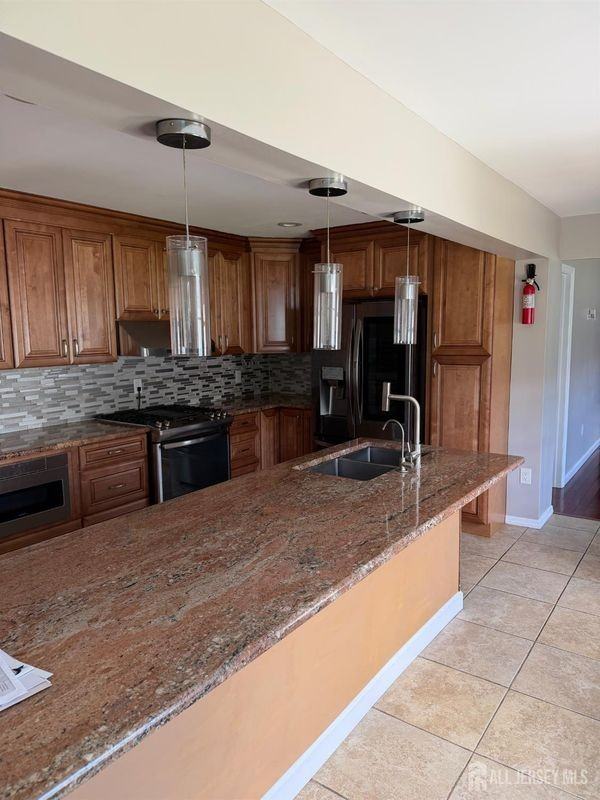 120 W Warren St - Photo 5 of 16