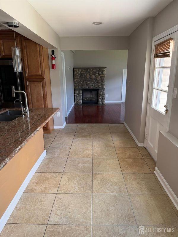 120 W Warren St - Photo 6 of 16
