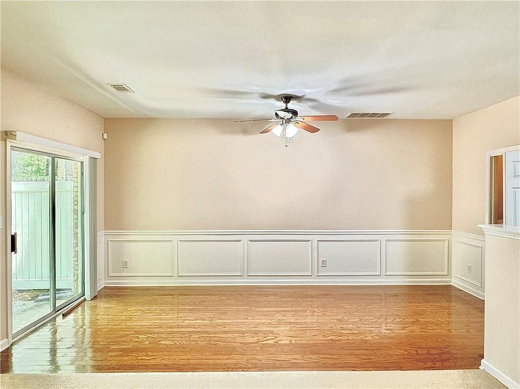 370 Creek Manor Way - Photo 4 of 16
