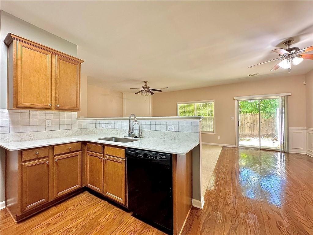 370 Creek Manor Way - Photo 6 of 16