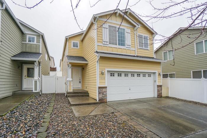 7026 Ne 55th St - Photo 2 of 33