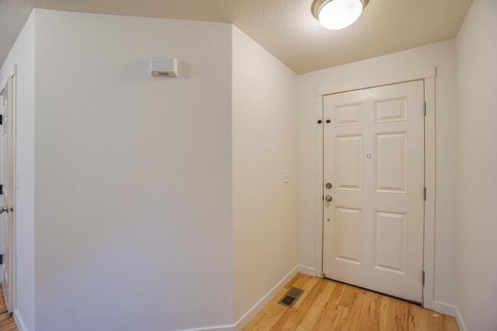 7026 Ne 55th St - Photo 4 of 33