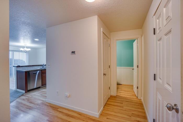 7026 Ne 55th St - Photo 6 of 33