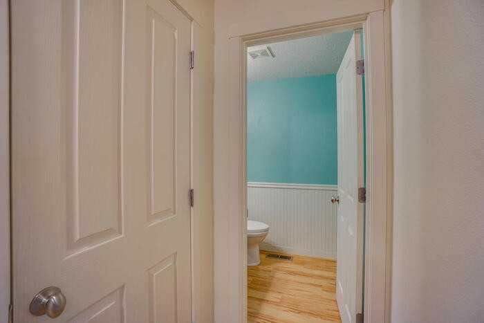 7026 Ne 55th St - Photo 7 of 33