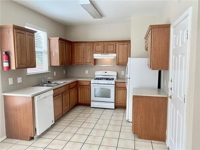 1121 Terry Dr #B - Photo 7 of 25