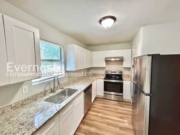 230 Creek Cove Dr - Photo 5 of 23