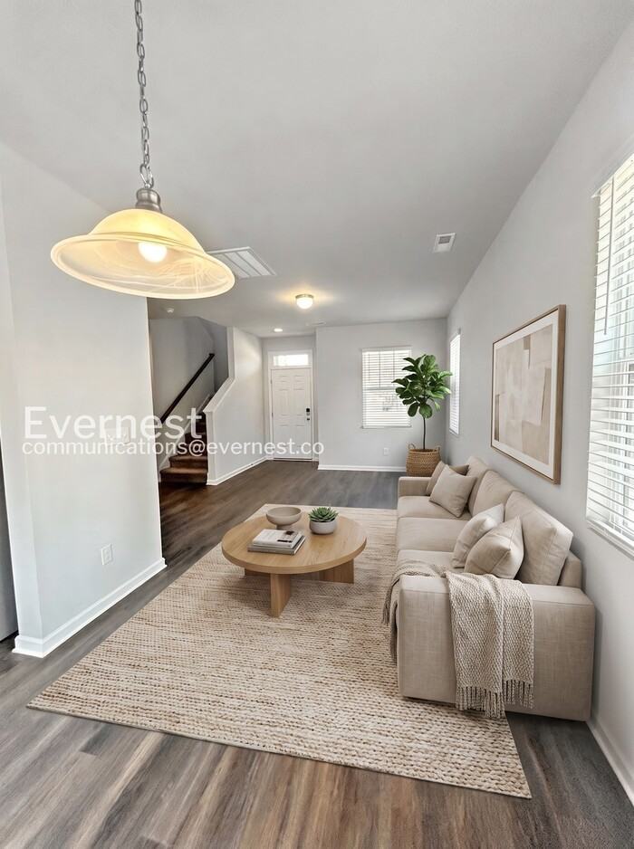 233 W Grover St - Photo 2 of 17