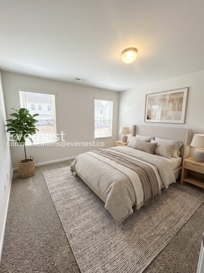 233 W Grover St - Photo 4 of 17
