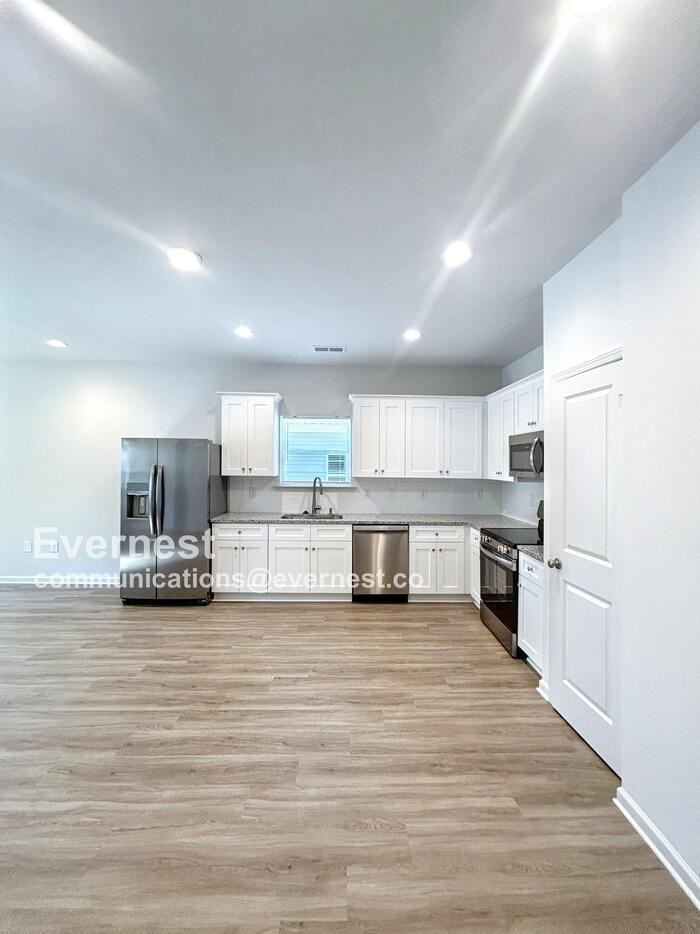 406 Killian Ave - Photo 2 of 18