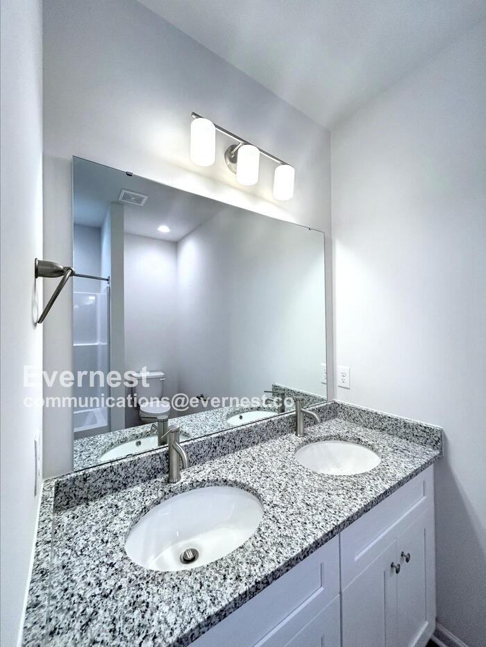 406 Killian Ave - Photo 4 of 18