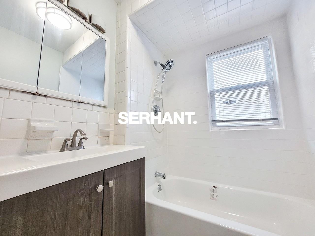 37 Juniper St #1B - Photo 3 of 5