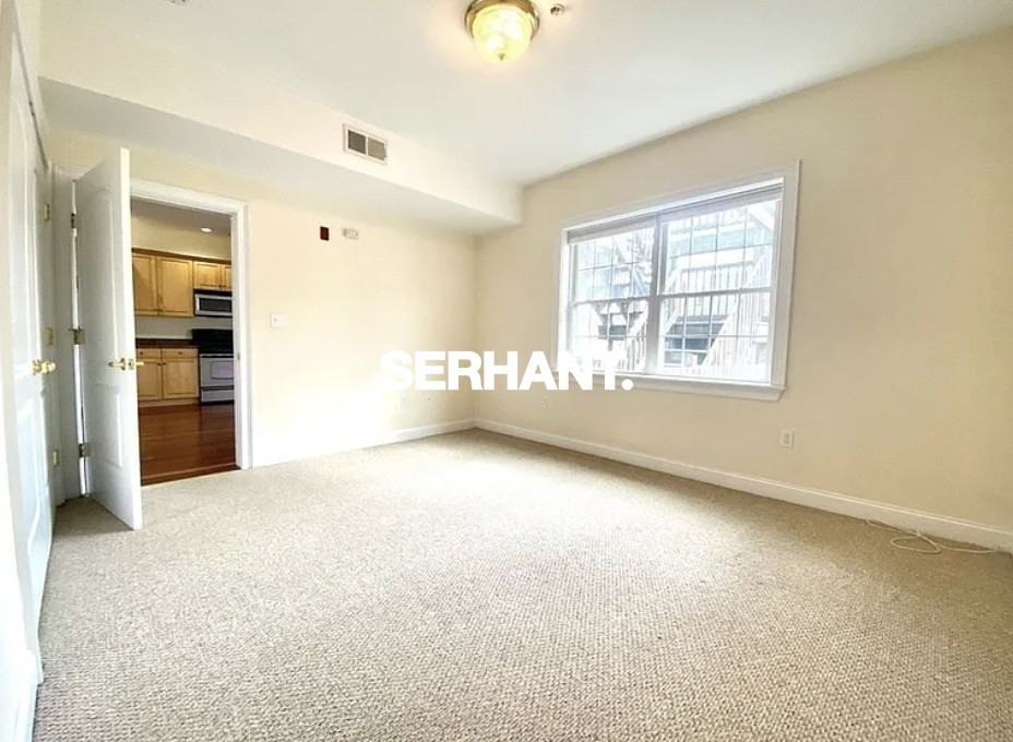 657 Bennington St #2 - Photo 5 of 7