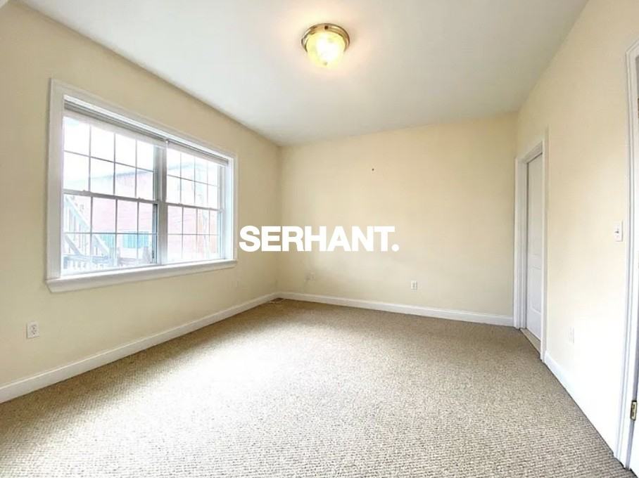 657 Bennington St #2 - Photo 6 of 7