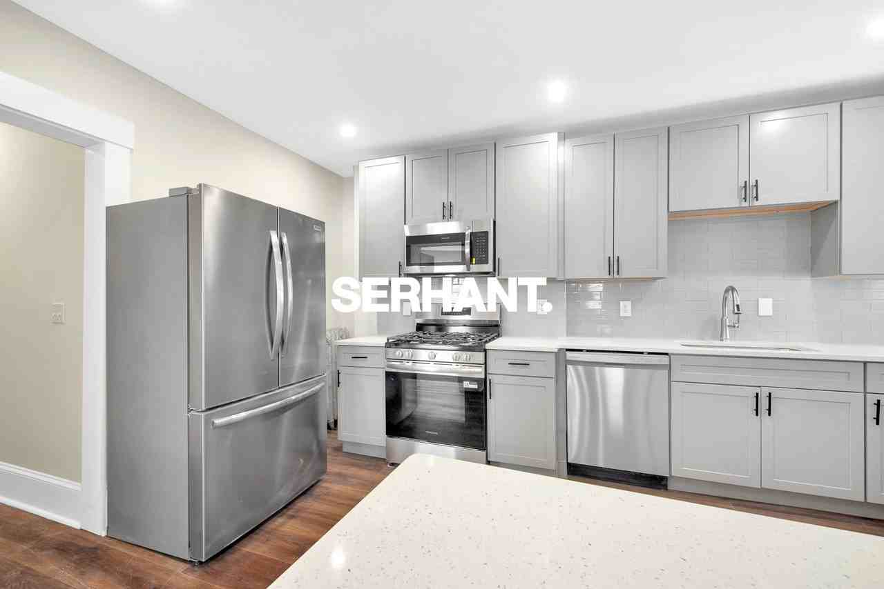 103 School St #3B - Photo 4 of 6