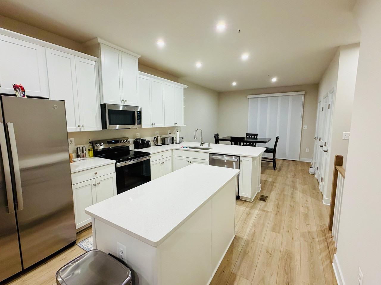 737 Lennox St - Photo 5 of 21