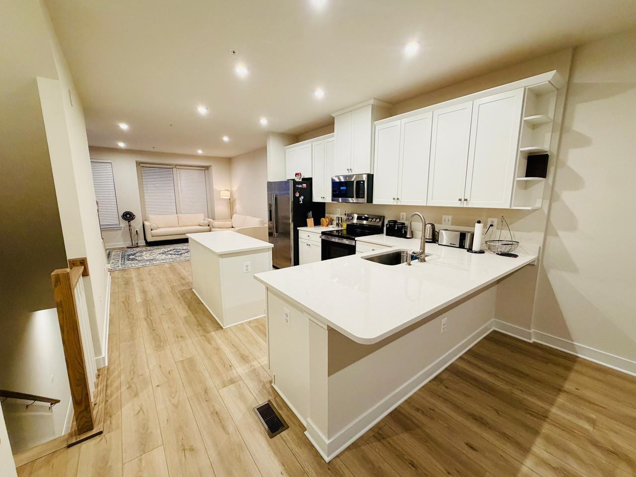 737 Lennox St - Photo 6 of 21