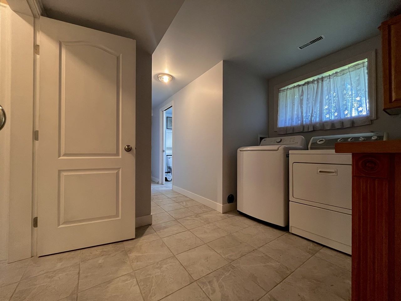 17872 58 Avenue - Photo 7 of 14