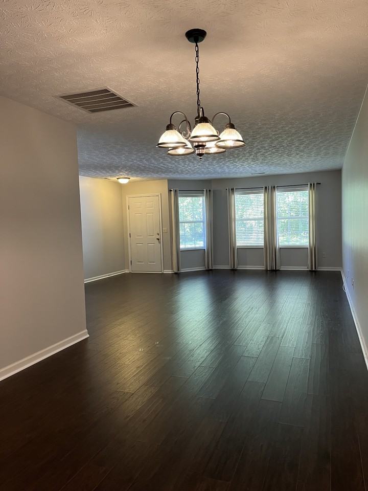 302 Rose Hill Ln #NA - Photo 3 of 14
