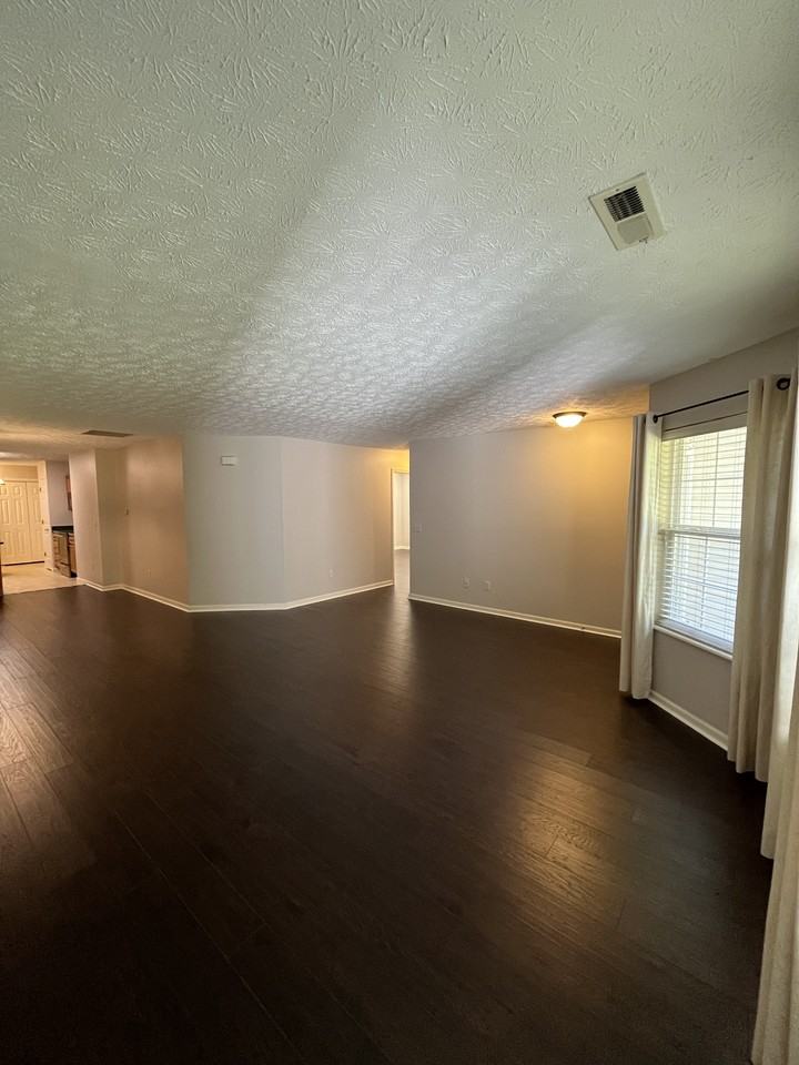302 Rose Hill Ln #NA - Photo 4 of 14