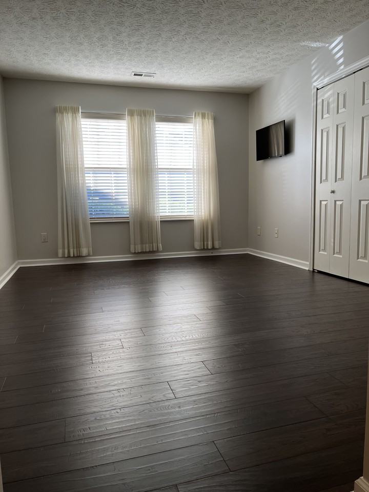 302 Rose Hill Ln #NA - Photo 5 of 14