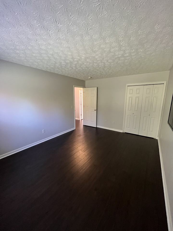 302 Rose Hill Ln #NA - Photo 6 of 14