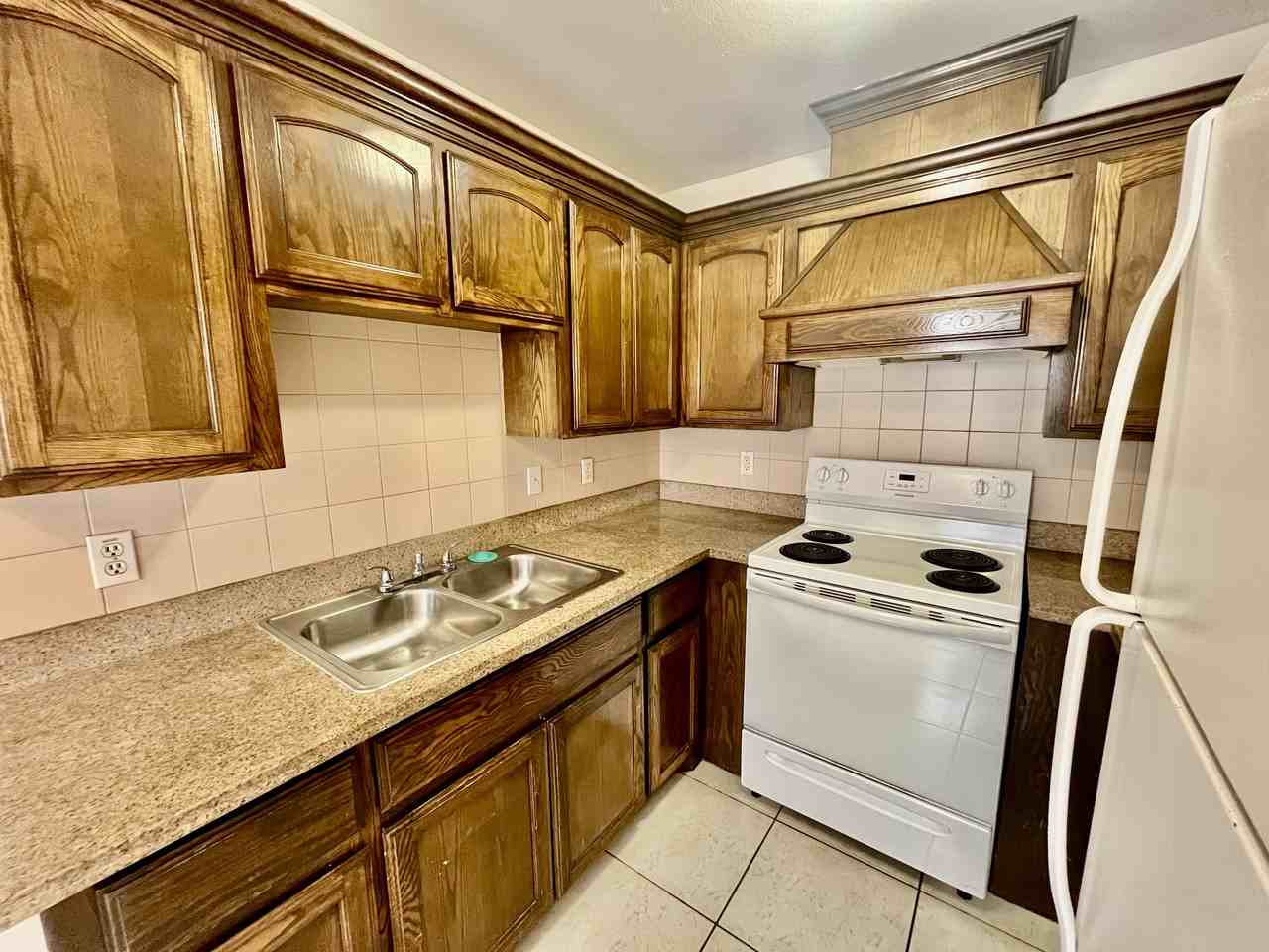 2410 W Hackberry Ave #2 - Photo 4 of 6