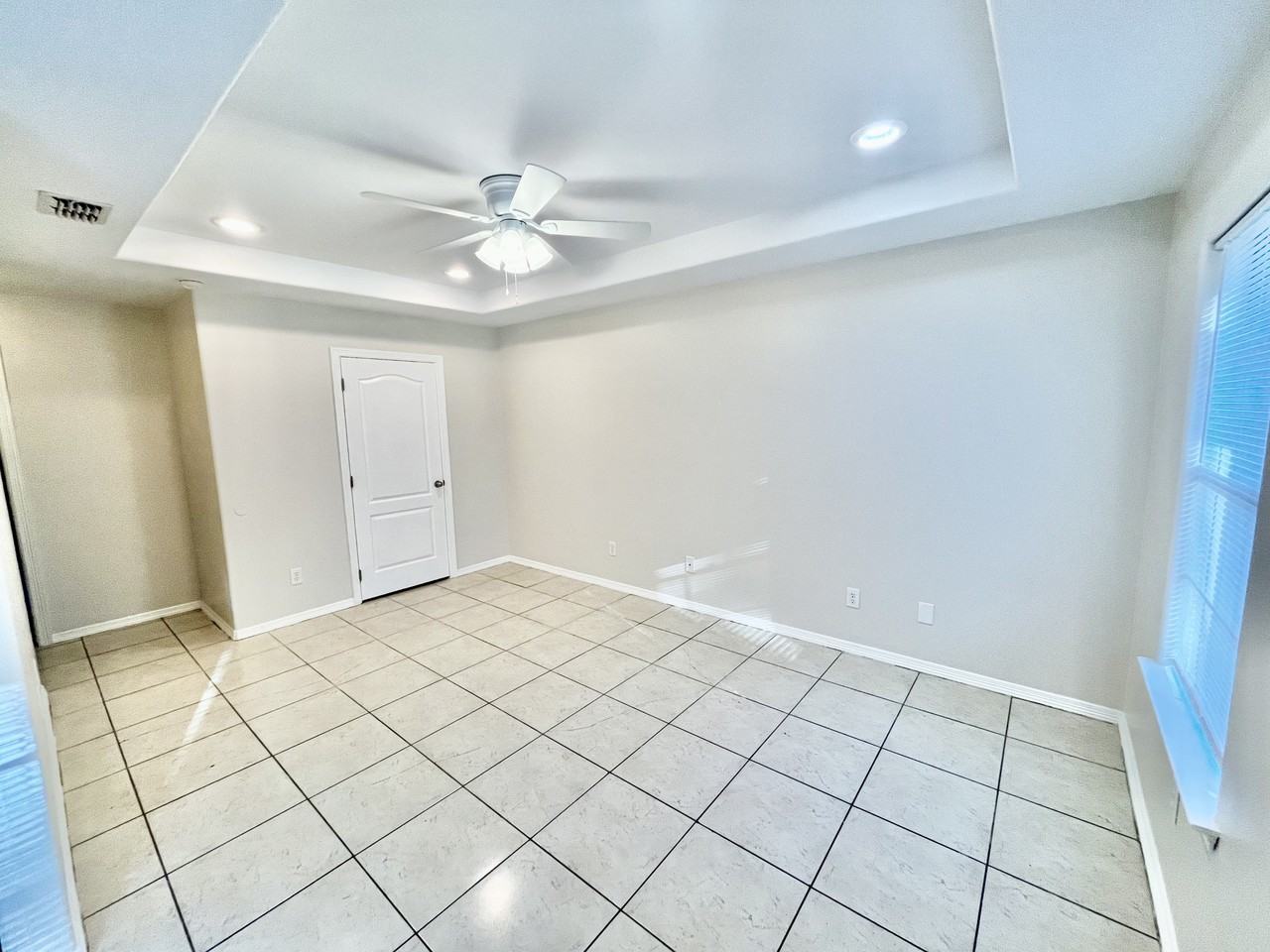 2410 W Hackberry Ave #2 - Photo 6 of 6