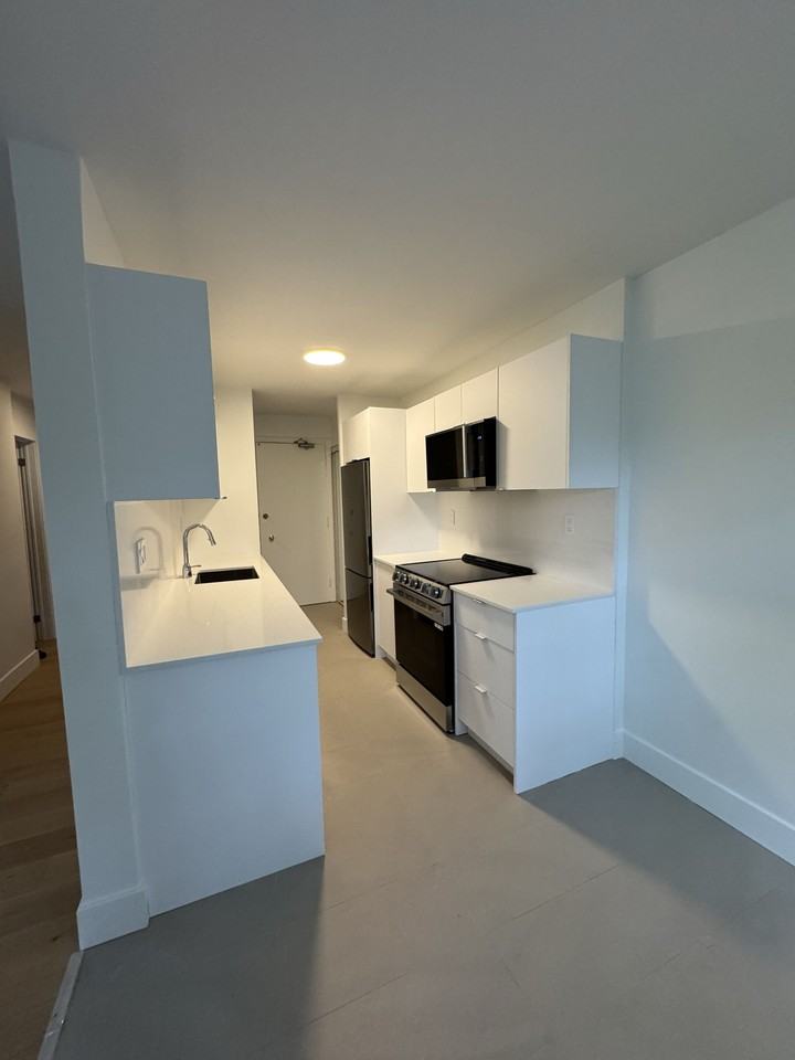 55-56 Eccleston Drive - Photo 5 of 12