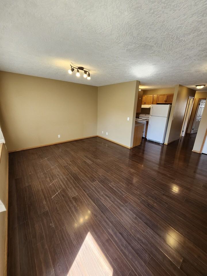 615 Third St - Photo 5 of 15